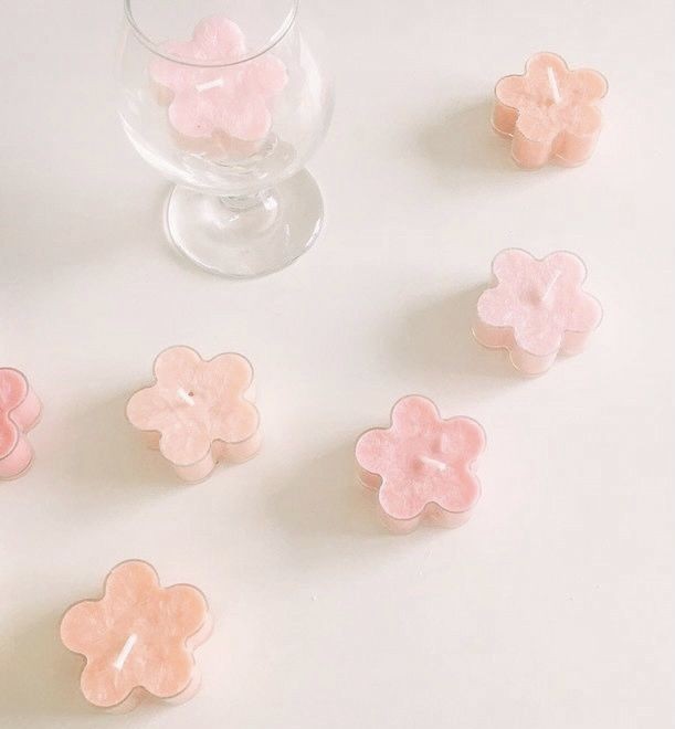 Flower-Shaped Tealight Candles – 100% Soy Wax, Handcrafted Floral Tealights for Home & Gifting Pack of 4